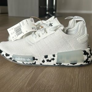 BRAND NEW ADIDAS NMD R1
